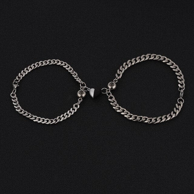 2Pcs Heart-Shaped Magnet Projection Photo Bracelet Set