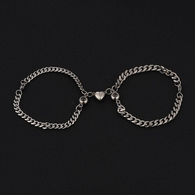 2Pcs Heart-Shaped Magnet Projection Photo Bracelet Set
