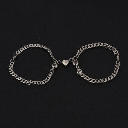 2Pcs Heart-Shaped Magnet Projection Photo Bracelet Set