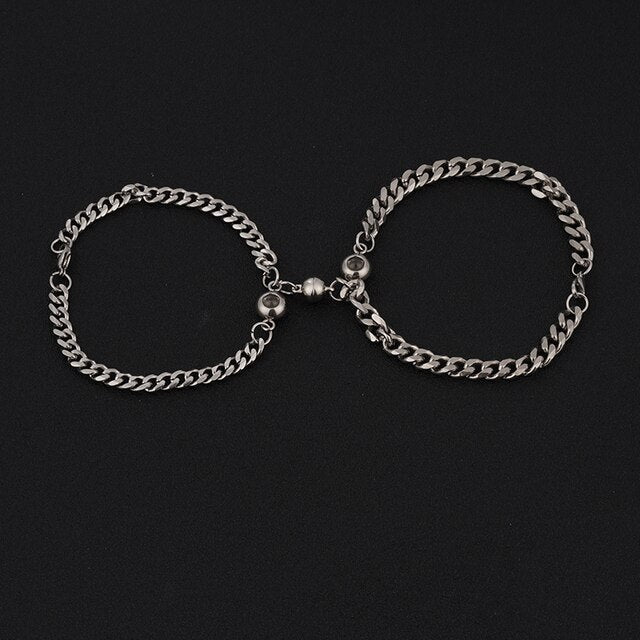 2Pcs Heart-Shaped Magnet Projection Photo Bracelet Set