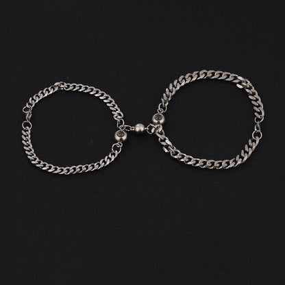2Pcs Heart-Shaped Magnet Projection Photo Bracelet Set