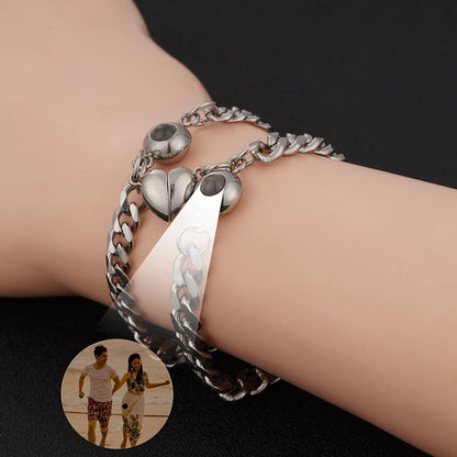 2Pcs Heart-Shaped Magnet Projection Photo Bracelet Set