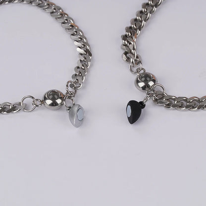 2Pcs Heart-Shaped Magnet Projection Photo Bracelet Set